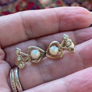 Queen of hearts genuine Pearl clip earrings 1960s.